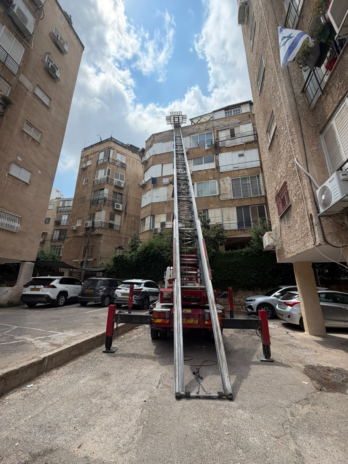 מנוף הרמה של שגיא הרמות בעבודה